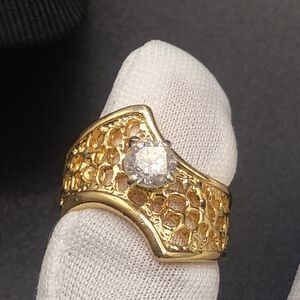 Elegant 14k Gold Ring with Natural Diamonds. Solitaire